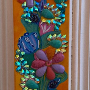 Flores em fita - mídia mista em tela