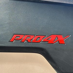 Premium Aufkleber für 2021-2025 issan Titan Tailgate Pro-4X mit KOSTENLOSEM LEBENSLANGEN ERSATZ Montagevideo inklusive!