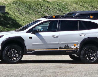 Mountain Camping Stripe van LUDesignsNY op maat gemaakt en op maat gemaakt voor een 22-25 Subaru Outback Wilderness Edition met body molding