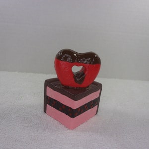Handgefertigter Squishy mit Liebeskuchen (NICHT ESSBAR)