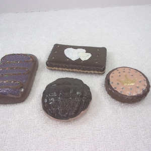Handgemaakte squishy-set van vier chocoladekoekjes (NIET EETBAAR)