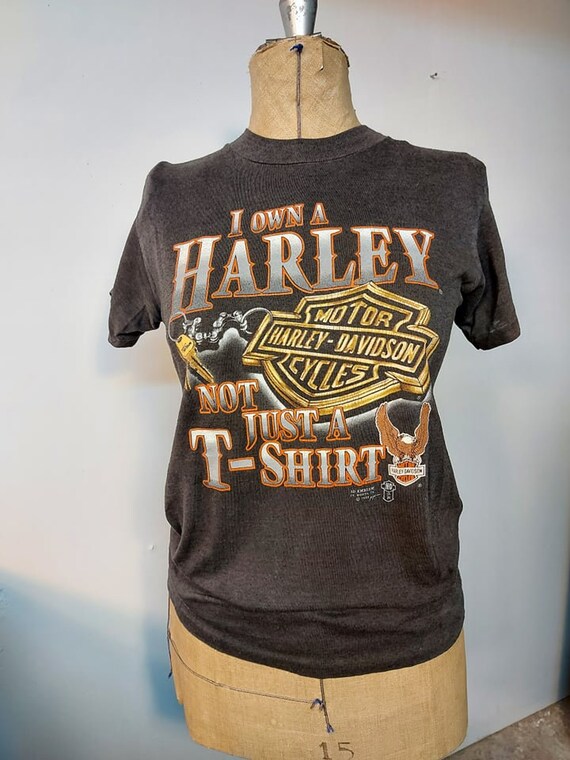 Vintage Harley Davidson 3D Emblem Vancouver Dealership T-Shirt