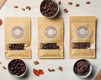 Presentask med mörk choklad, frukt och nötter