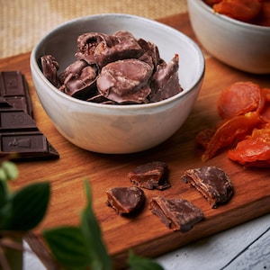 Albaricoques bañados en chocolate amargo