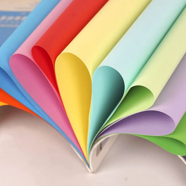 Papier cartonné coloré A4 100 feuilles de papier cartonné 70 g pour le scrapbooking, l'artisanat, la décoration pour les enfants, l'artisanat d'art.