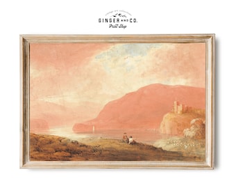 Könnte beinhalten: Ein Vintage-Gemälde, das eine Landschaft mit einer Bergkette, einem Gewässer und einem kleinen Dorf in der Ferne zeigt. Der Himmel ist zartrosa und die Berge sind tiefrot. Das Gemälde ist in einem hellen Holzrahmen gerahmt.