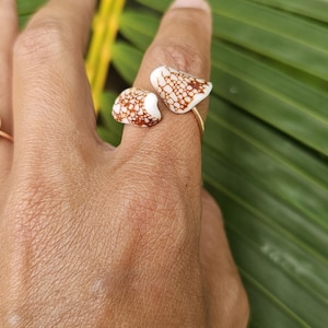Hawaii Sea shell Ring. Hawaii Sea Shell. Sea Shell Ring. Beach Jewelry.  Hawaii Gift. Puka Shell. 14K Gold Filled