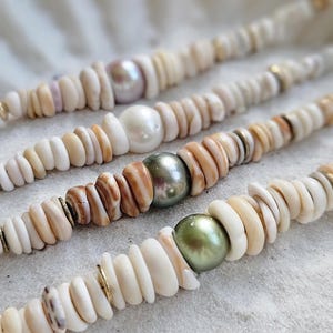 Pearl Puka Shell Bracelet. Hawaiian Seashell Bracelet . Puka Seashell Jewelry. Shell Bracelet. Seashell Jewelry. Hawaiian Seashell.