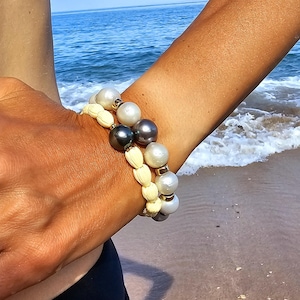 13mm Tahitian Pearl Stretchable Bracelet. Pikake Flower. Genuine Tahitian Pearl Bracelet.