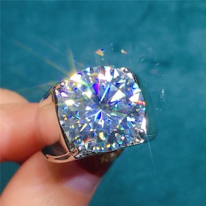 10 Carat Round Cut Moissanite Plain Hidden Halo Band Men&#39;s Ring D Colorless