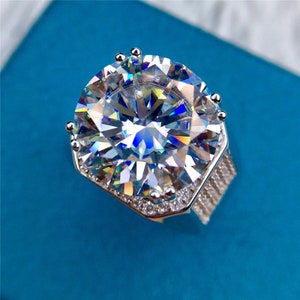 10 Carat Round Cut Moissanite Men&#39;s Ring Pave Double Prong VVS D Colorless