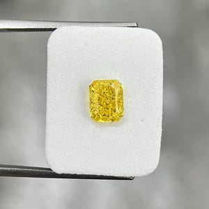 Natural GIA Radiant Cut 1.52 Carat Fancy Vivid Orangy Yellow VS1 Loose Diamond