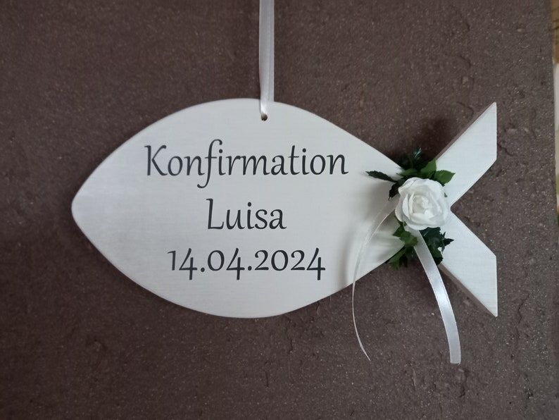 Personalisierter Fisch aus Holz für Kommunion/ Konfirmation/ Taufe/ Geburt. Geschenk/ Türdekoration/ Tischdekoration Bild 1