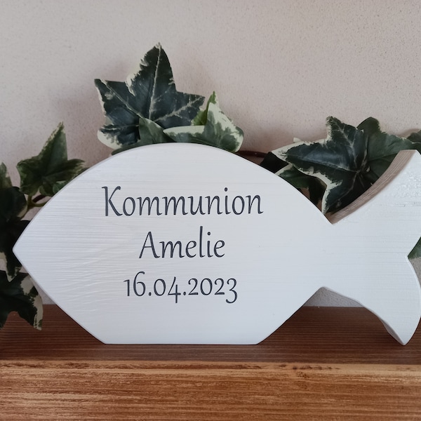 Personalisierter Fisch aus Holz für Kommunion/ Konfirmation/ Taufe/ Geburt.  Geschenk/ Tischdekoration