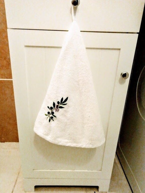 Essuies Mains Brodé Main Au Motif Provençale Cigale ou Olive sur Branche La Provence Dans Vos Cuisin