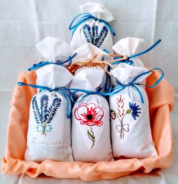 Pochons de Lavande Provence Son Brodé Main. Pour Vos Armoires Qui Sentiront La et Un Bon Antimite Na