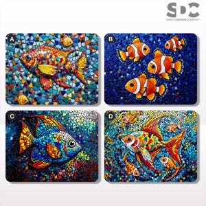 Puede incluir: Cuatro diseños de peces en mosaico. A: Un pez colorido con escamas naranjas, amarillas y azules. B: Peces payaso naranjas y blancos sobre un fondo azul. C: Un pez azul, amarillo y naranja. D: Un pez colorido con peces más pequeños.