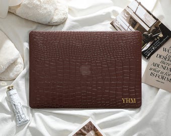 Chocolate Brown Crocodile Print MacBook Case for New MacBook Air 13 A2681 Pro 13 A2338 Pro 14 Pro A2442 Pro 16 inch 2024 Unique LaptopCase