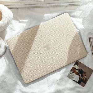 Beige Weave Print MacBook Case for New MacBook Air 13 A2681 Pro 13 A2338 Pro 14 A2442 Pro 16 inch 2024 Unique Laptop Case