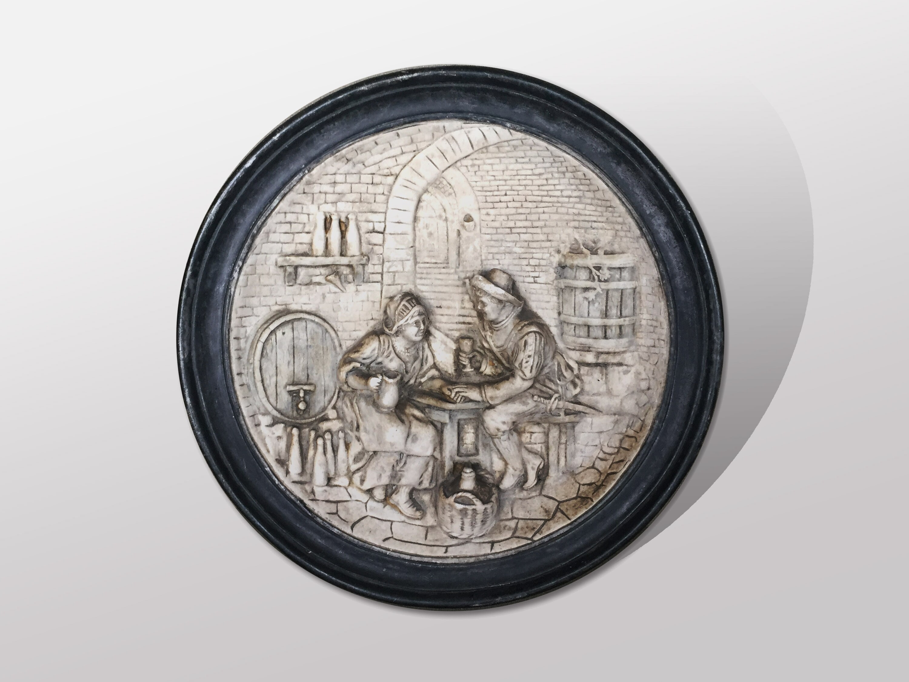 Vintage Stucco Dish Medieval Assiette en Stuc Scene Mediaeval Cene Taverne Old Tavern