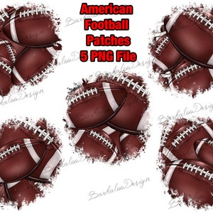 Può includere: Cinque grafiche digitali di palloni da football americano in una pila, su uno sfondo bianco usurato. Il testo "American Football Patches 5 PNG File" è nella parte superiore dell'immagine.