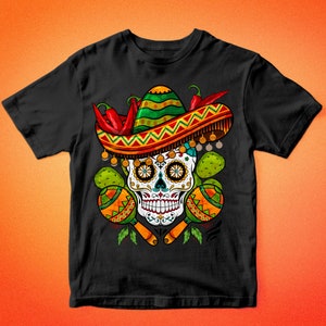 Op de afbeelding: Zwart T-shirt met een kleurrijke D&iacute;a de Muertos suiker schedel die een sombrero draagt en maracas vasthoudt. De schedel is versierd met bloemen en andere decoratieve elementen. De tekst "BARKALO DESIGN" staat bovenaan en onderaan de afbeelding.