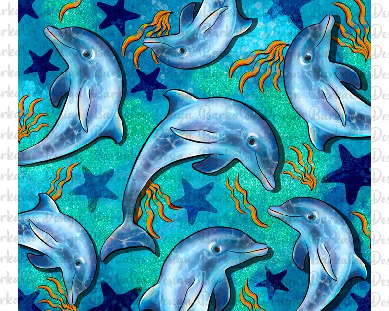 Puede incluir: Un patr&oacute;n sin costuras con delfines azules nadando en un oc&eacute;ano azul turquesa con algas marinas naranjas y estrellas de mar azules.