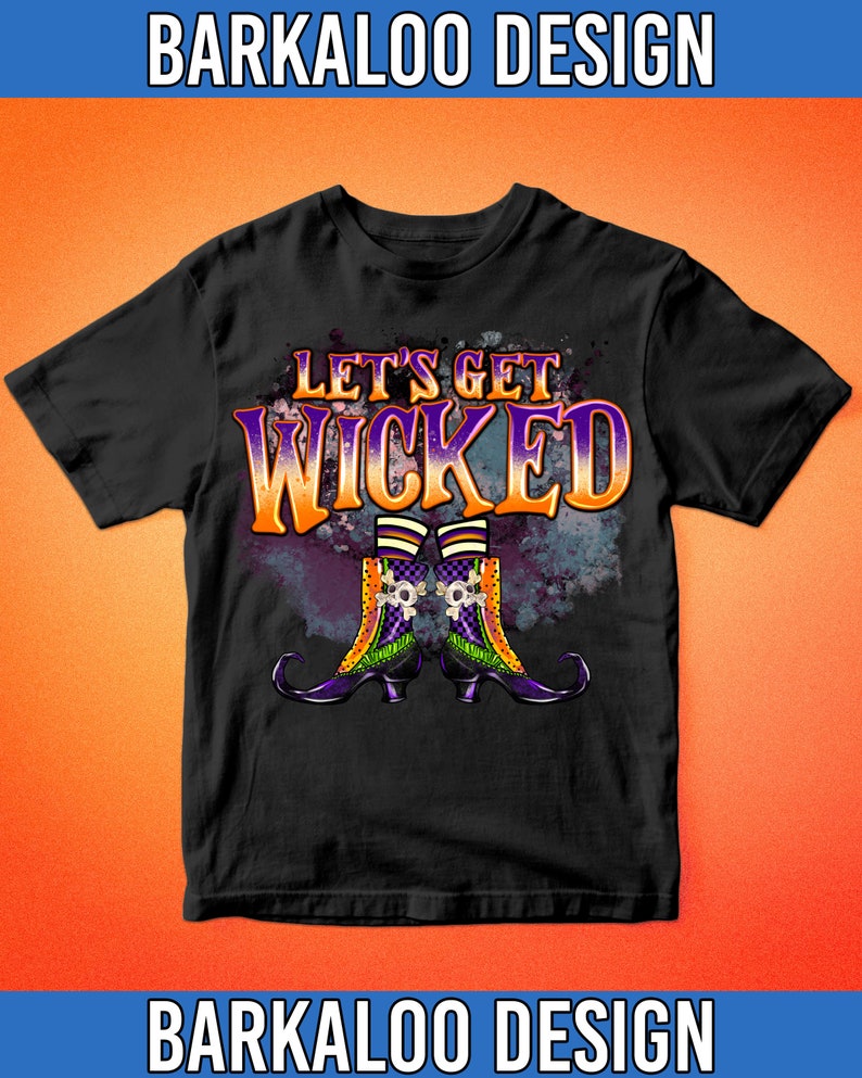 K&ouml;nnte beinhalten: Schwarzes T-Shirt mit einem lila, orange und gr&uuml;nen Design mit dem Text "Let's Get Wicked" und einem Paar Hexenstiefeln.