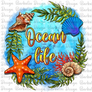 Op de afbeelding: Een aquarel-illustratie van zeeleven op een blauwe achtergrond. De illustratie toont een zeester, schelpen, zeewier en de tekst "Ocean life".