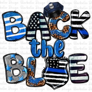Könnte beinhalten: Digitales Grafikdesign mit dem Text "BACK THE BLUE" in verschiedenen Schriftarten und Mustern. Das Design umfasst eine Polizeimütze, Elemente der amerikanischen Flagge, Leopardenmuster und ein Polizeiemblem mit blauer Linie.