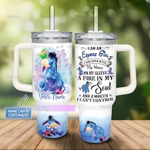 Halloween Eeyore 40 Unzen Becher, personalisierte Ich bin ein Eeyore Mädchen Becherbecher, Edelstahlbecher, Becher mit Strohhalm, Winnie Pooh Geschenk