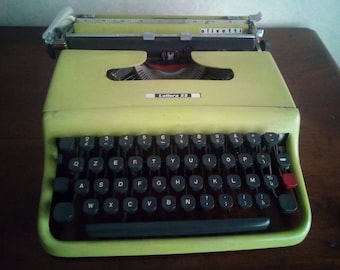 OLIVETTI LETTERA 22 - typewriter