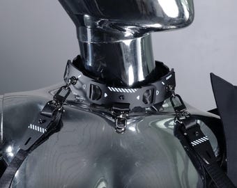 Verstellbare gepanzerte schwarze Chokerkragen-Halskette mit Metallring und Verschluss | Futuristische Sci-Fi Mecha Mode