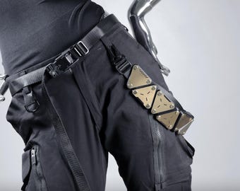 Chaîne latérale blindée et ceinture en acier inoxydable doré à double plaque triangulaire 12 | Accessoires futuristes de qualité industrielle