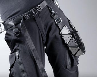 Chaîne latérale blindée et ceinture en acier inoxydable argenté à double plaque triangulaire 12 | Accessoires futuristes de qualité industrielle