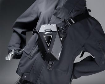 Sac bandoulière polygonal blindé avec panneau acrylique | Boîte de transport utilitaire industrielle rétro-futuriste de style science-fiction