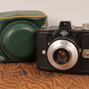 Vintage camera AGFA Clack with green case