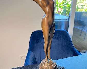 Bronzen bronzen figuur vrouw 43 cm, gesigneerd Art Nouveau Art Deco