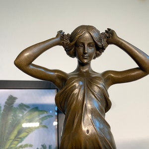 Figura in bronzo ninfa donna Art deco firmata