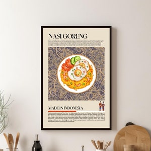 Peut inclure: Une affiche avec une illustration à l'aquarelle de Nasi Goreng, un plat de riz frit indonésien populaire avec de la sauce soja sucrée, de l'ail, du piment et souvent surmonté d'un œuf au plat. L'affiche comporte le texte "Nasi Goreng" et "Made in Indonesia" dans une police moderne.