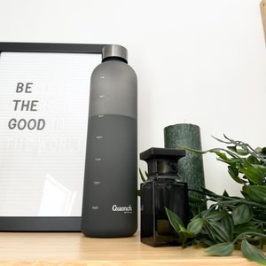 Time Stamps motivational reusable water bottle | With time markers, 1 litre, BPA Free, frosted and lightweight | Perfect gift for him & her