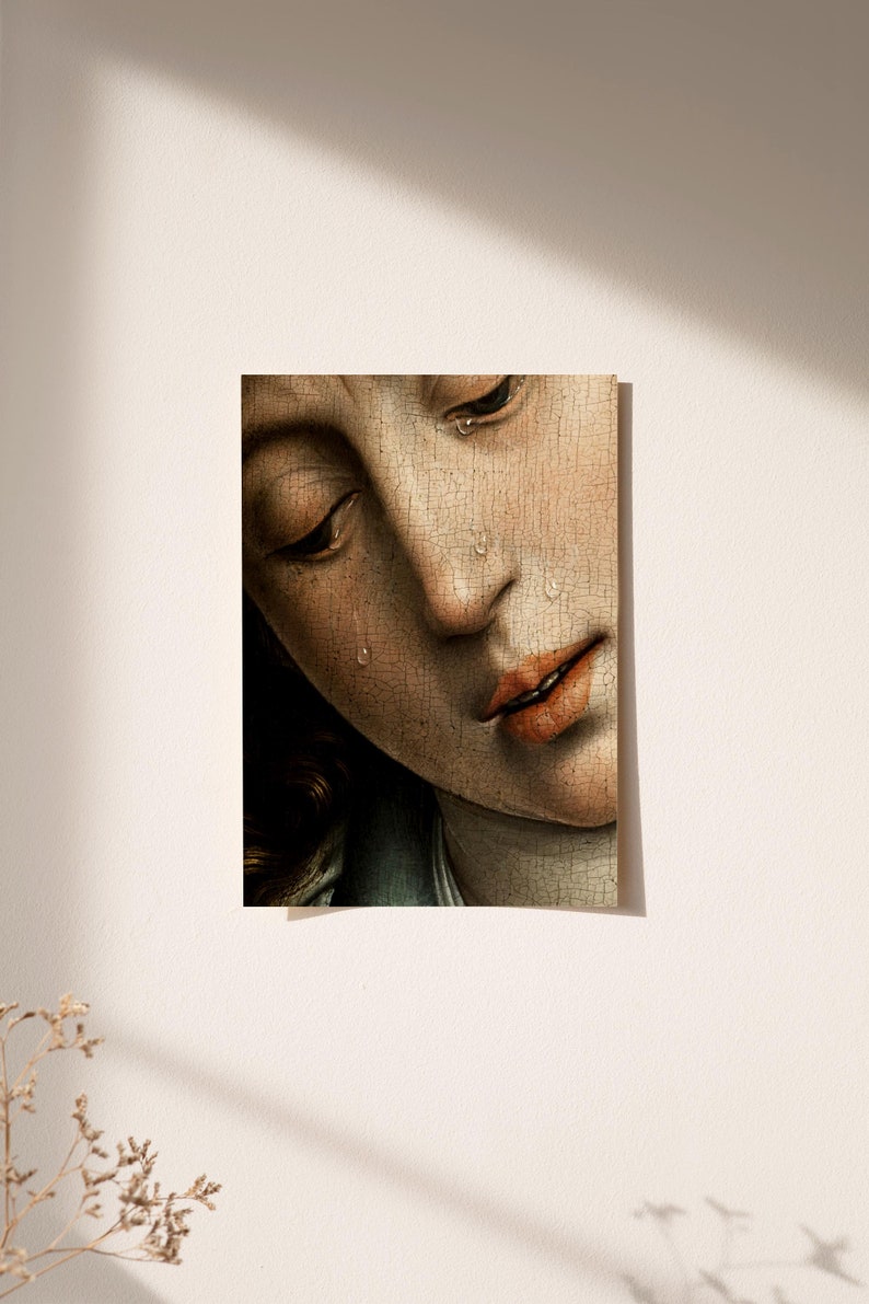 K&ouml;nnte beinhalten: Eine Nahaufnahme eines Gem&auml;ldes, das das Gesicht einer Frau mit Tr&auml;nen zeigt, die ihr &uuml;ber die Wangen laufen. Die Augen der Frau sind geschlossen und ihre Lippen sind leicht ge&ouml;ffnet. Das Gem&auml;lde ist in einem realistischen Stil gehalten und die Haut der Frau ist mit viel Detail gemalt.