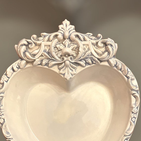 Vintage heart shaped detailed crown jewelry trink… - image 7