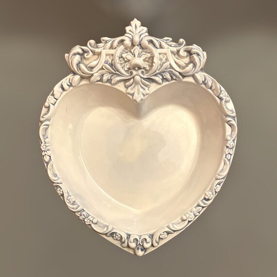 Vintage heart shaped detailed crown jewelry trink… - image 2