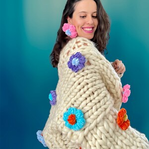 Chunky Knit Cardigan / Suéter de gran tamaño hecho a mano / Colorido Cardigan / Suéter floral hinchado y diseño personalizado / Venta imagen 4