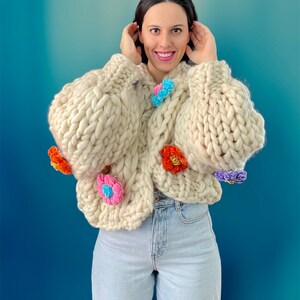 Chunky Knit Cardigan / Suéter de gran tamaño hecho a mano / Colorido Cardigan / Suéter floral hinchado y diseño personalizado / Venta imagen 7