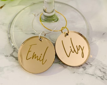 Weinglas-Charms, personalisierte Acryl-Wein-Charms, Hochzeits-Ortsnamen, individuelle Wein-Charms, Gastgeschenke für die Hochzeit, Hochzeitsgetränk-Marker