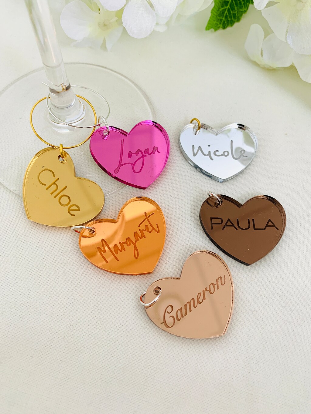 30 Ciondoli A Cuore In Acrilico Oro Per Bicchieri: Segnaposto E Identificatori Per Matrimoni, Feste E Eventi (4x4 Cm)