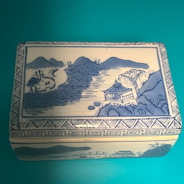 Antique Chinese Porcelain Trinket Box