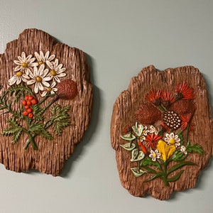 Set of 2 Vintage Ceramic Homco Reminiscent Wall Plaques Floral Pictures Daisy Picture